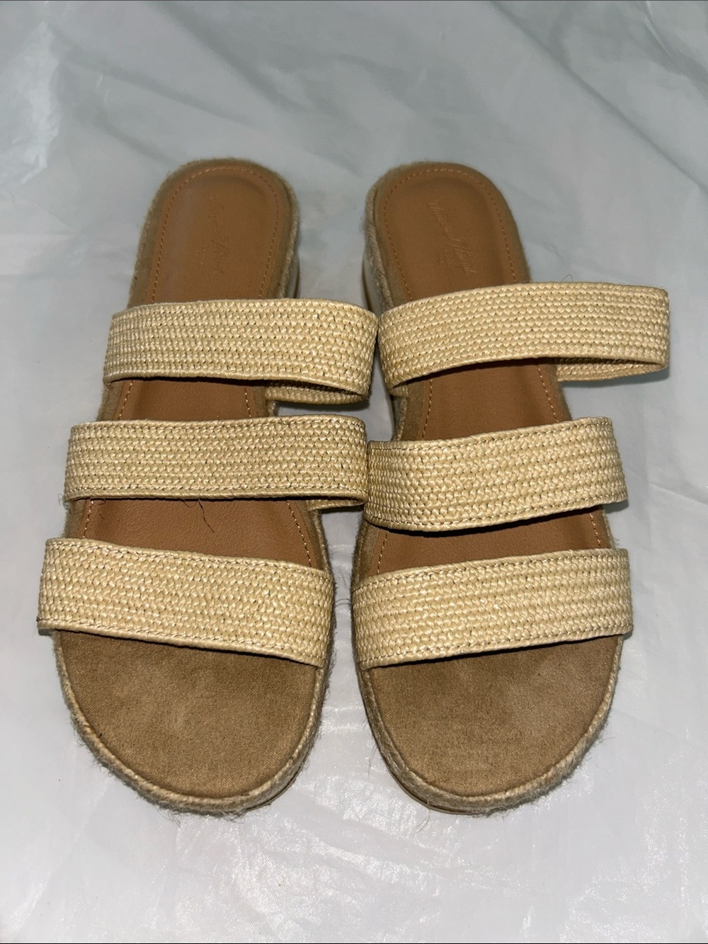 EUC Universal Thread Triple-strap Slide Sandals Size 6.5